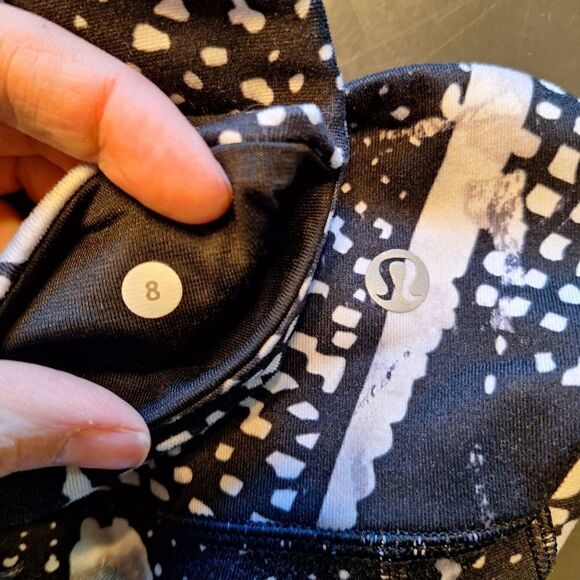 Lululemon Wunder Under Crop Mist White Black size 8 - Picture 5 of 5
